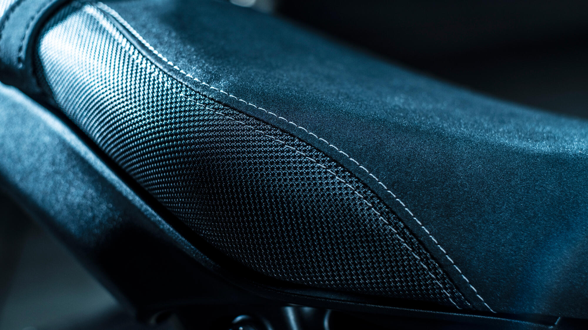 2022-Yamaha-MT09DX-EU-Detail-004-03