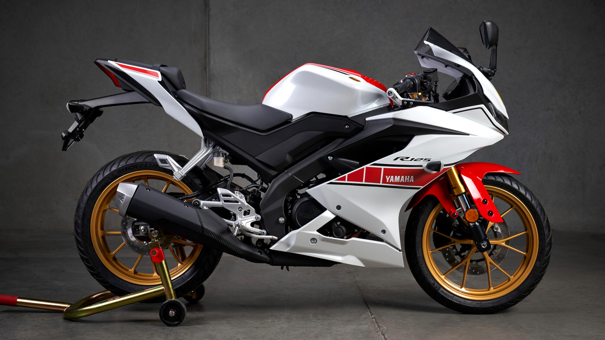 2022-Yamaha-YZF-R125SV-EU-Detail-001-03