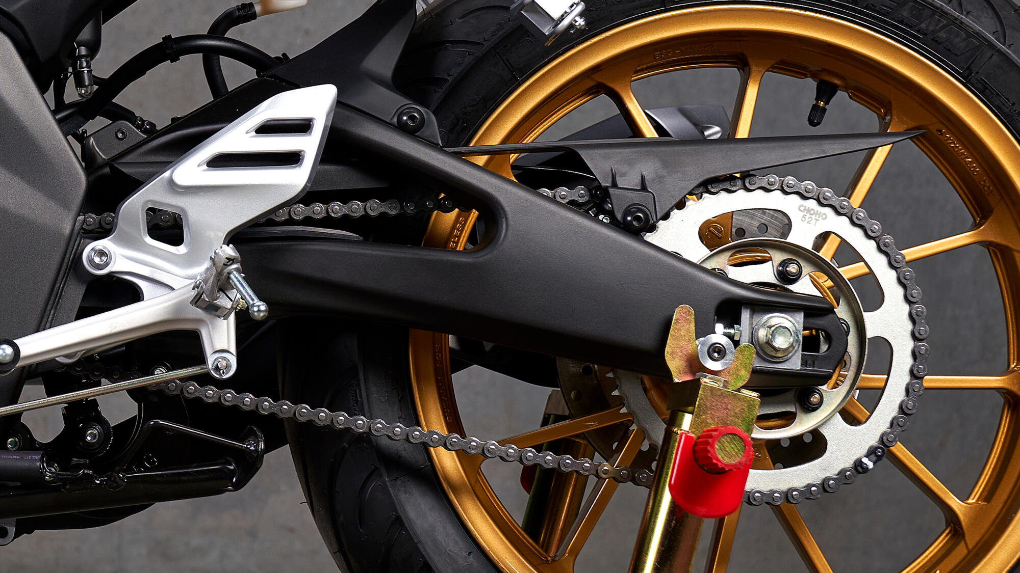 2022-Yamaha-YZF-R125SV-EU-Detail-005-03