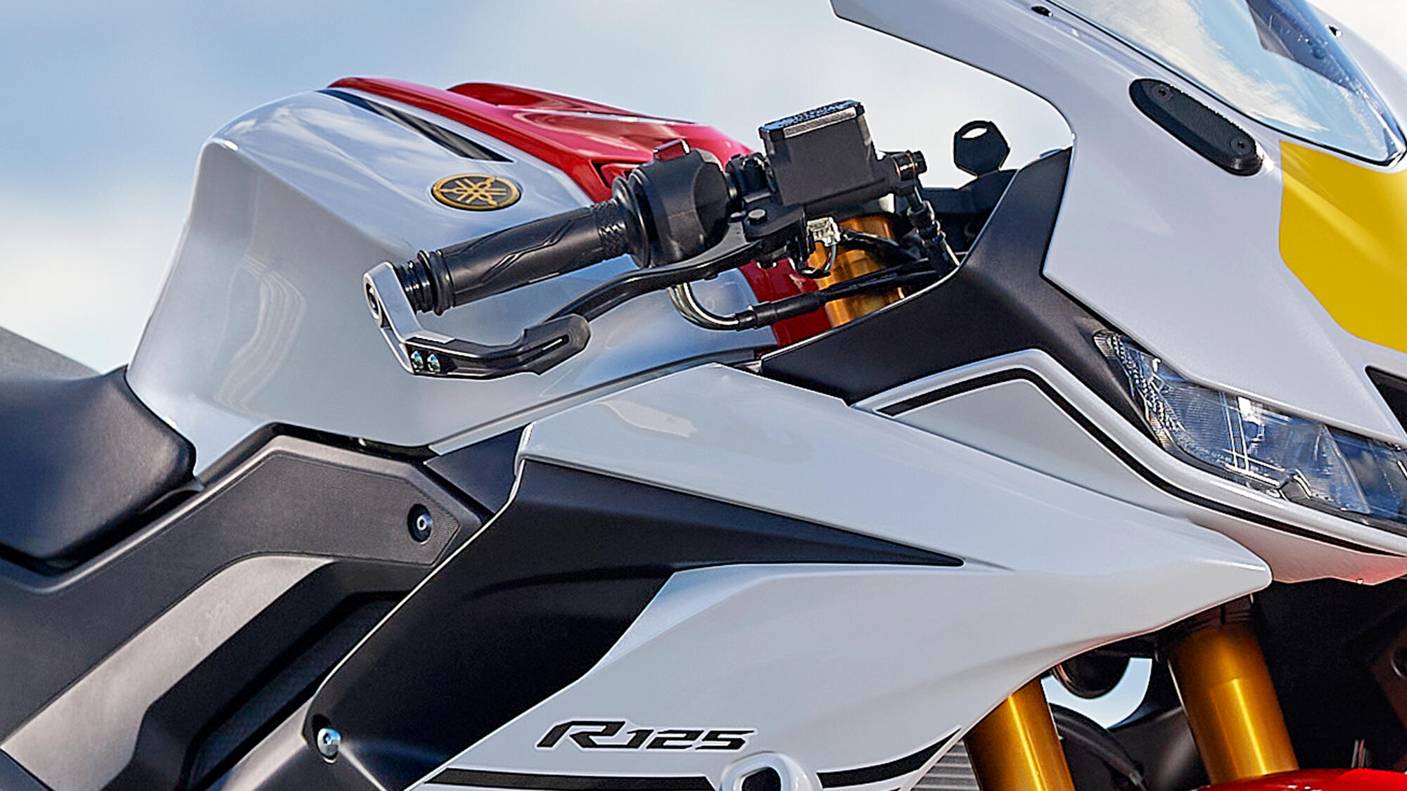 2022-Yamaha-YZF-R125SV-EU-Detail-006-03