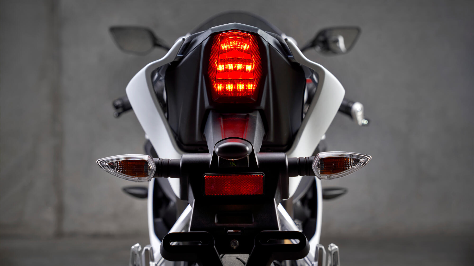 2022-Yamaha-YZF-R125SV-EU-Detail-015-03