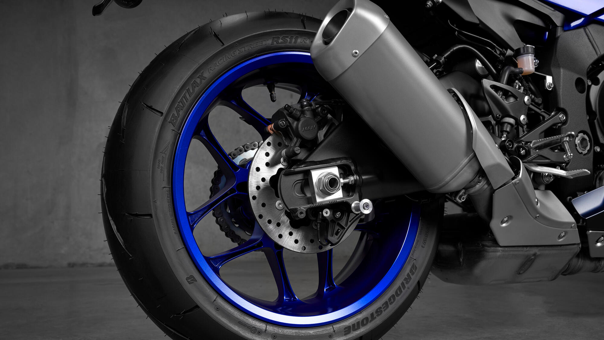 2022-Yamaha-YZF1000R1-EU-Detail-011-03