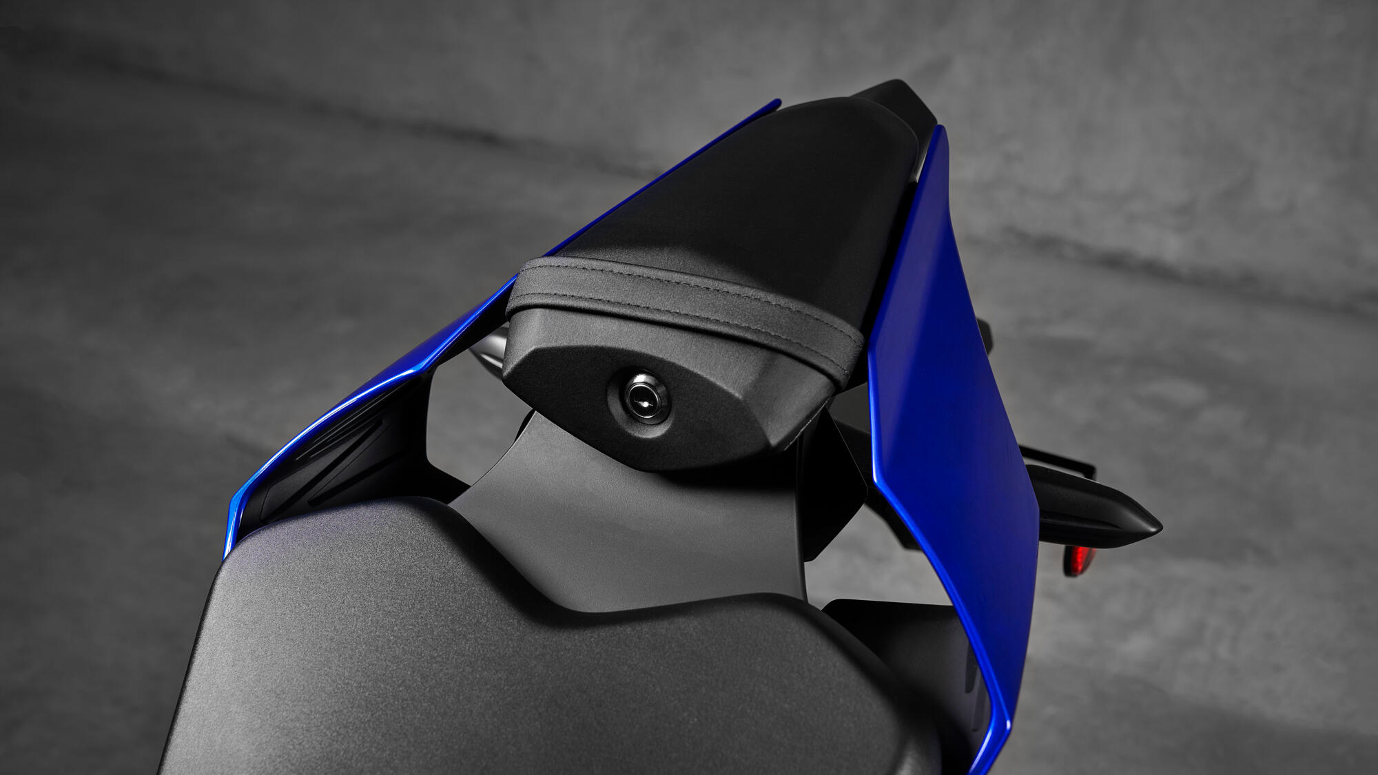 2022-Yamaha-YZF1000R1-EU-Detail-016-03