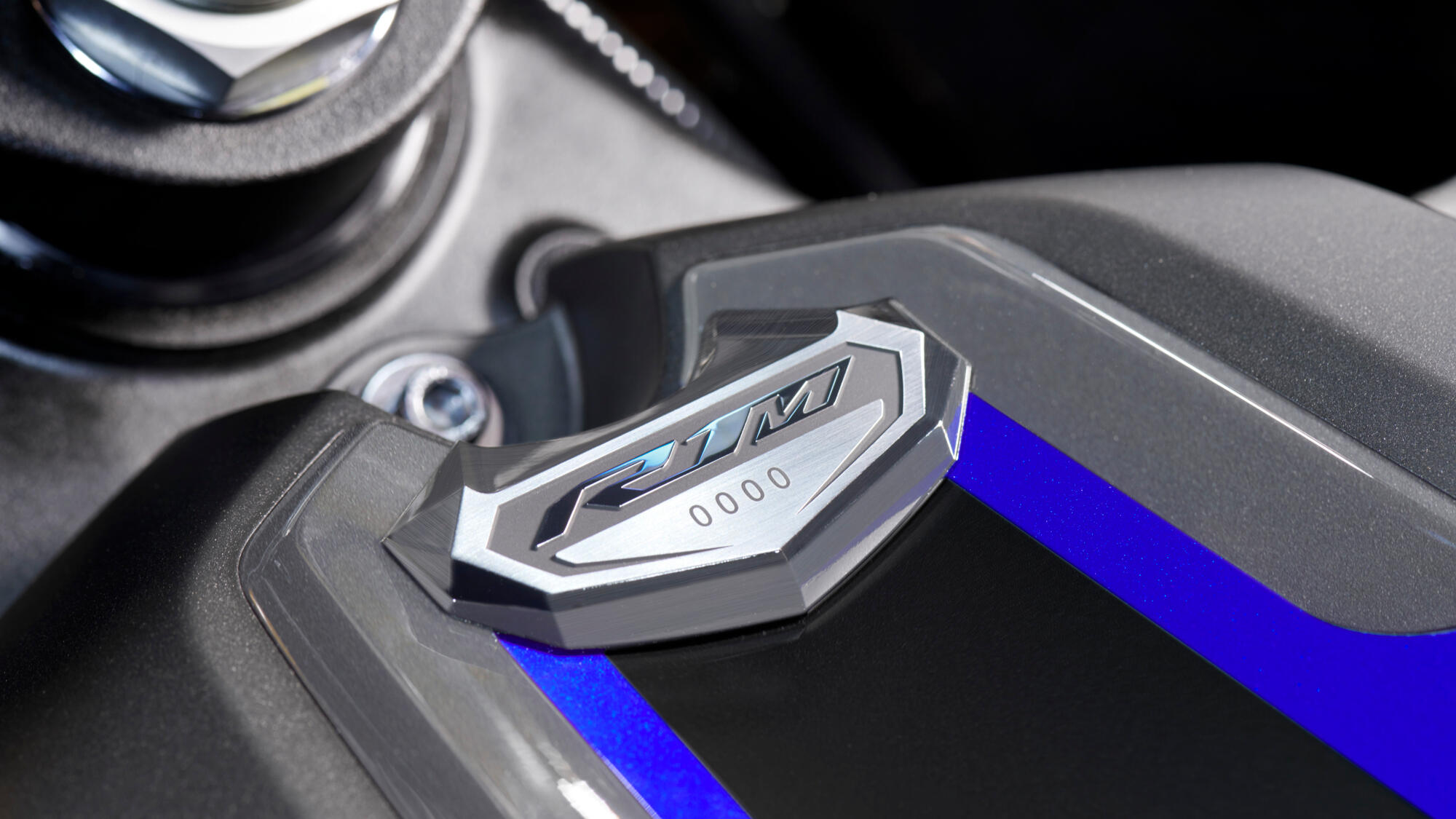 2022-Yamaha-YZF1000R1SPL-EU-Detail-005-03