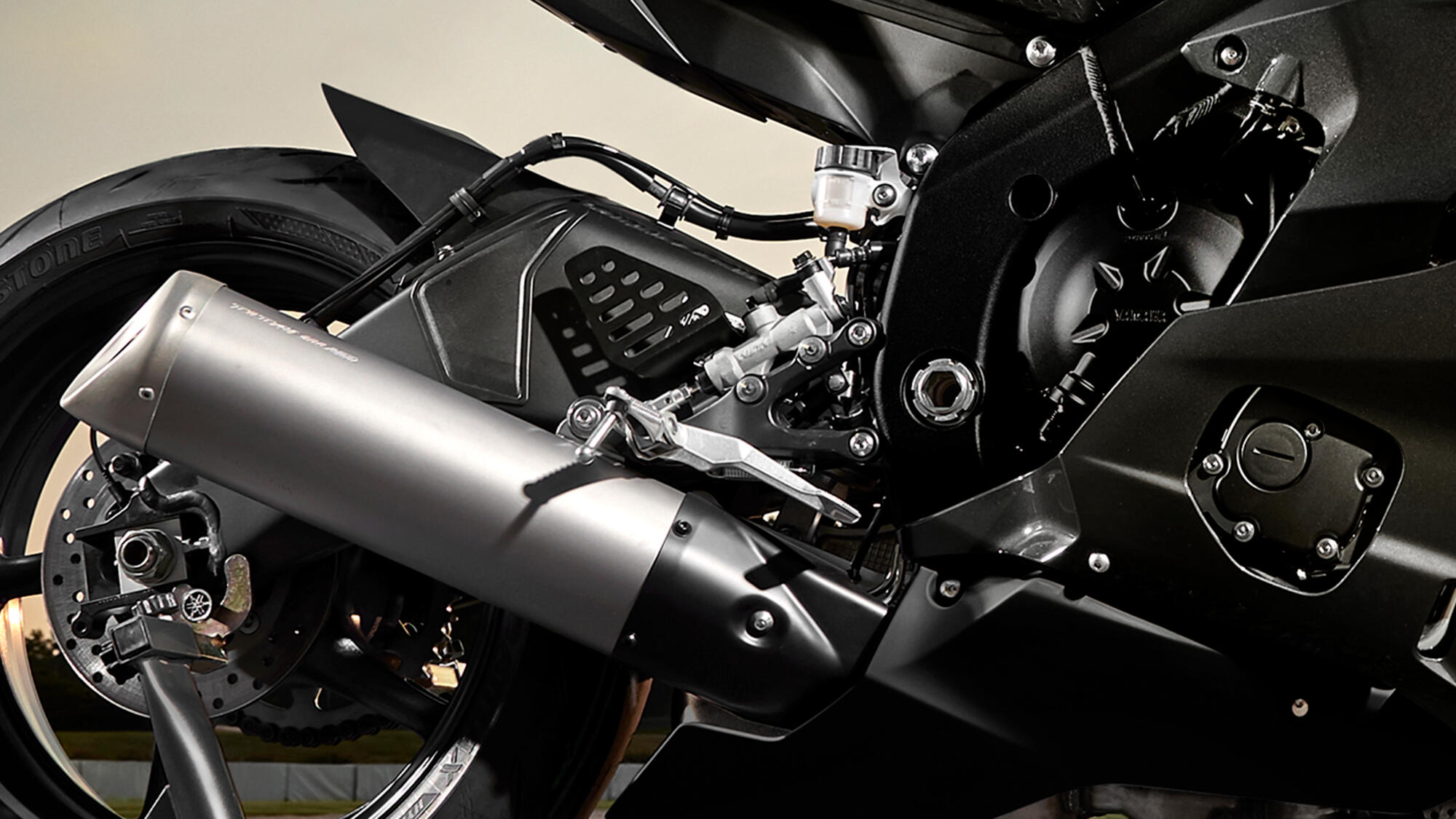 2022-Yamaha-YZF600R6RCOMP-EU-Detail-002-03