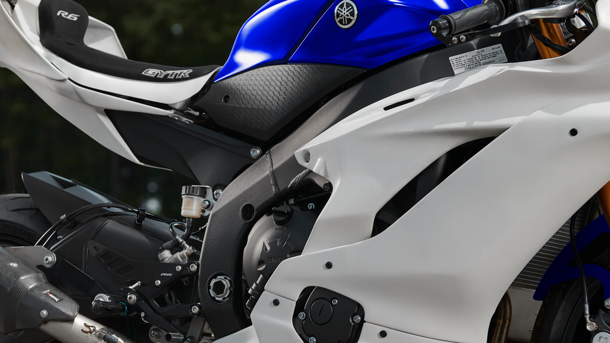 2022-Yamaha-YZF600R6RGYTR-EU-Detail-007-03