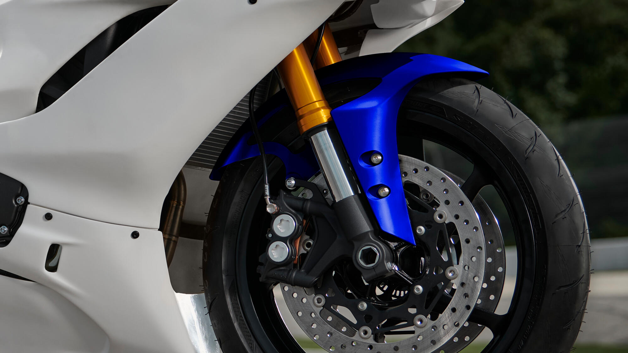 2022-Yamaha-YZF600R6RGYTR-EU-Detail-008-03