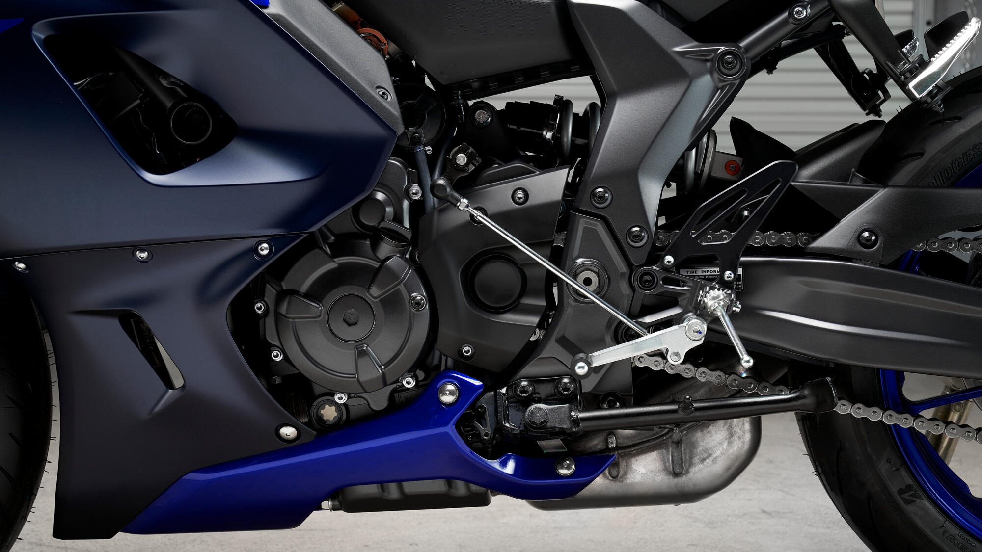 2022-Yamaha-YZF700R7-EU-Detail-011-03