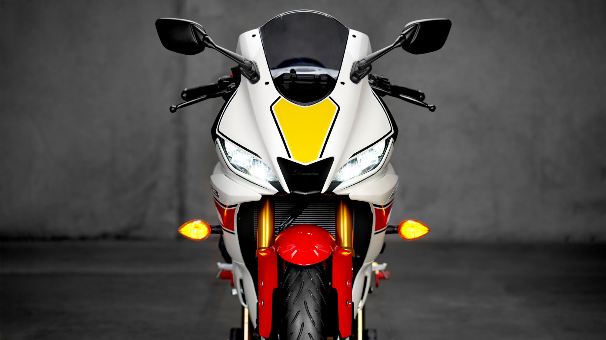 2022-Yamaha-YZFR320SV-EU-Detail-003-03