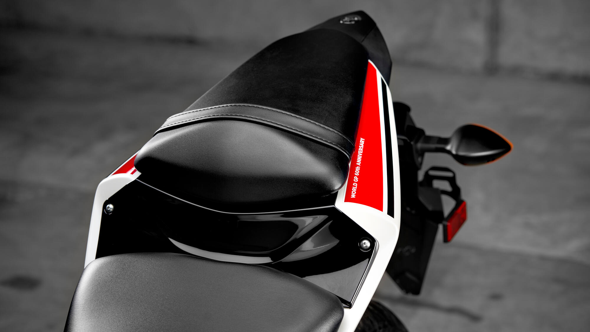 2022-Yamaha-YZFR320SV-EU-Detail-006-03