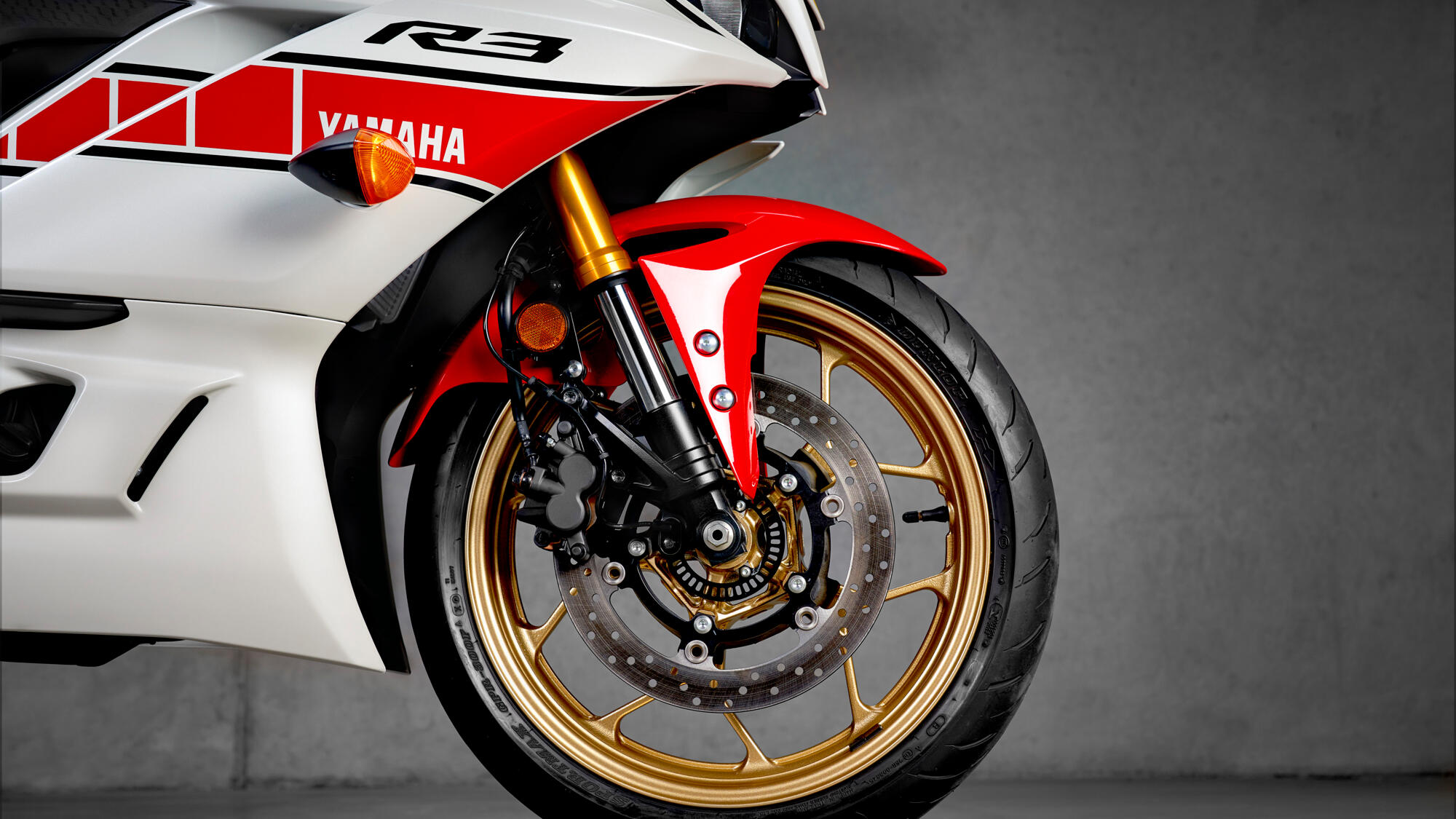 2022-Yamaha-YZFR320SV-EU-Detail-008-03