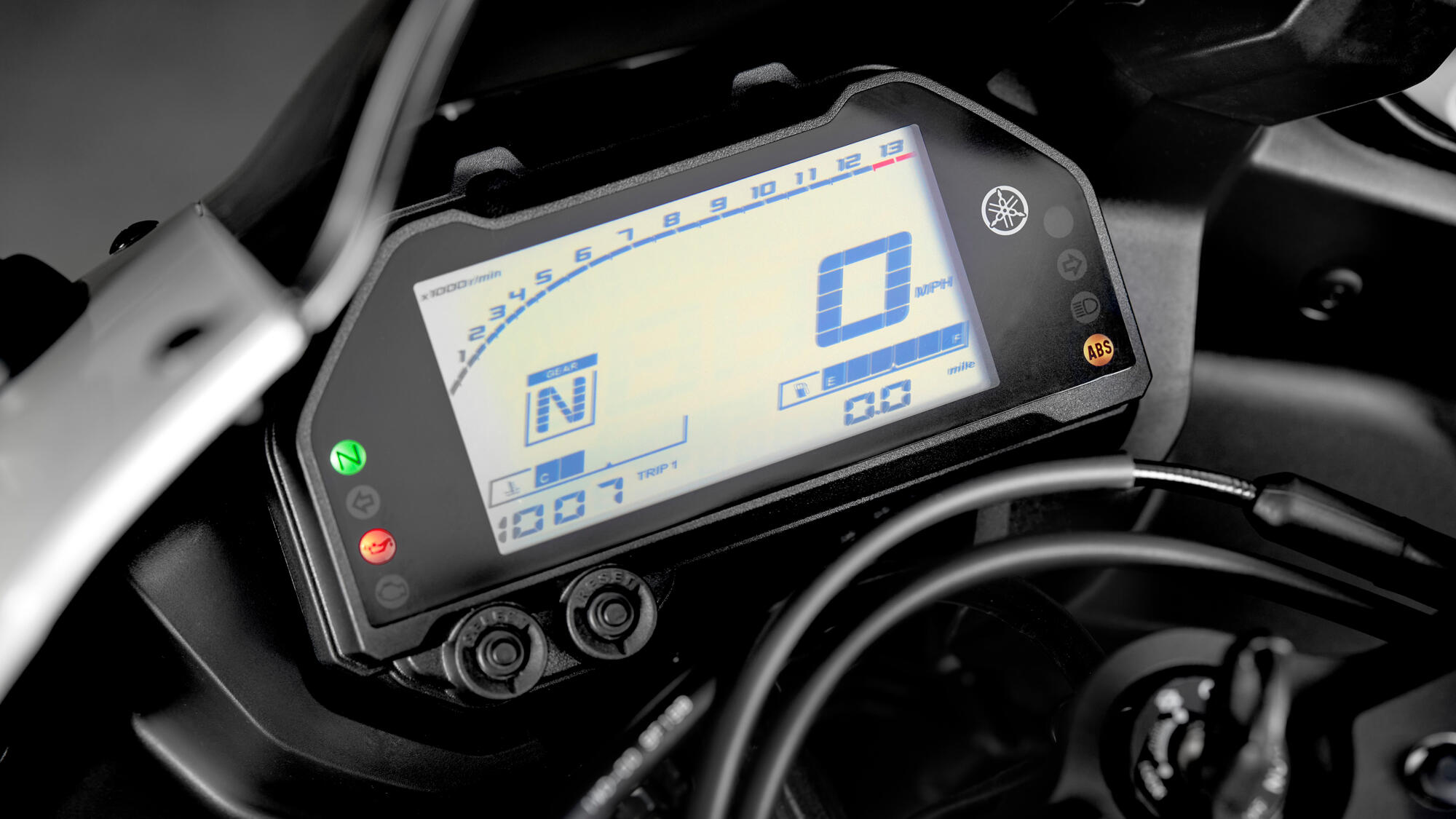 2022-Yamaha-YZFR320SV-EU-Detail-015-03