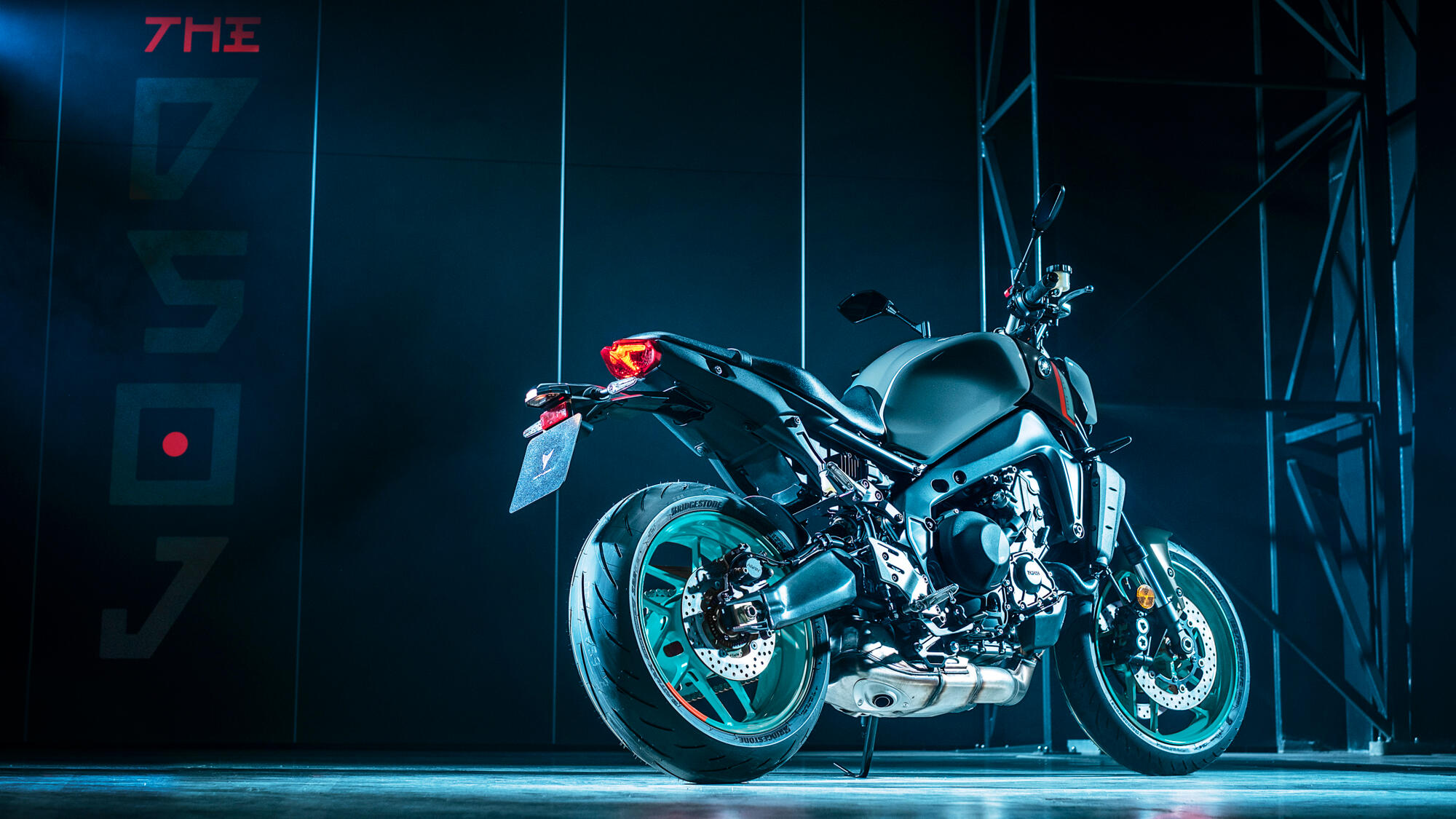 2023-Yamaha-MT09-EU-Cyan_Storm-Static-001-03