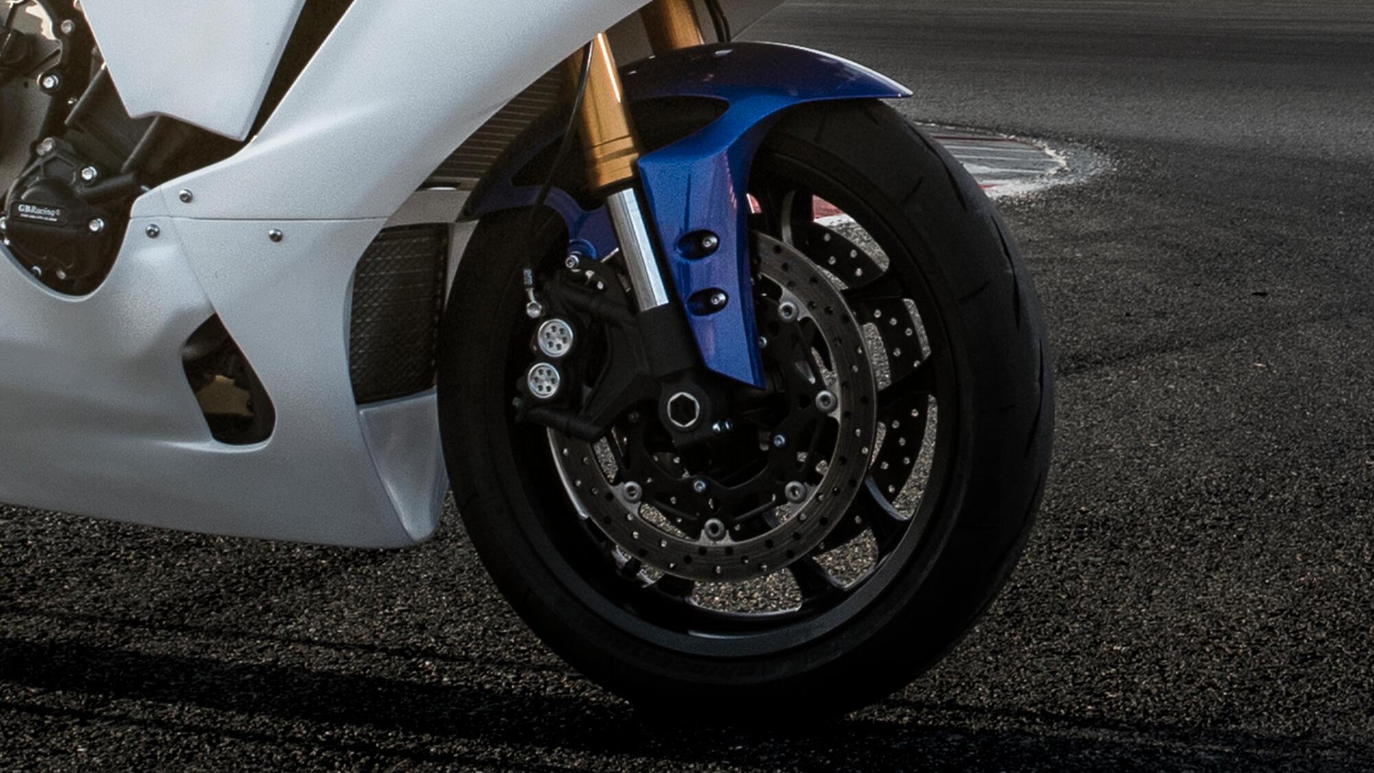2023-Yamaha-YZF1000R1GYTR-EU-Detail-008-03
