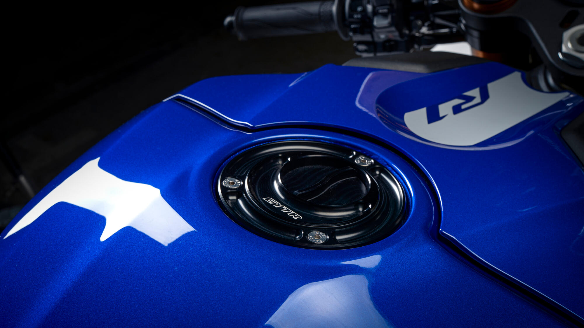 2023-Yamaha-YZF1000R1GYTR-EU-Detail-009-03