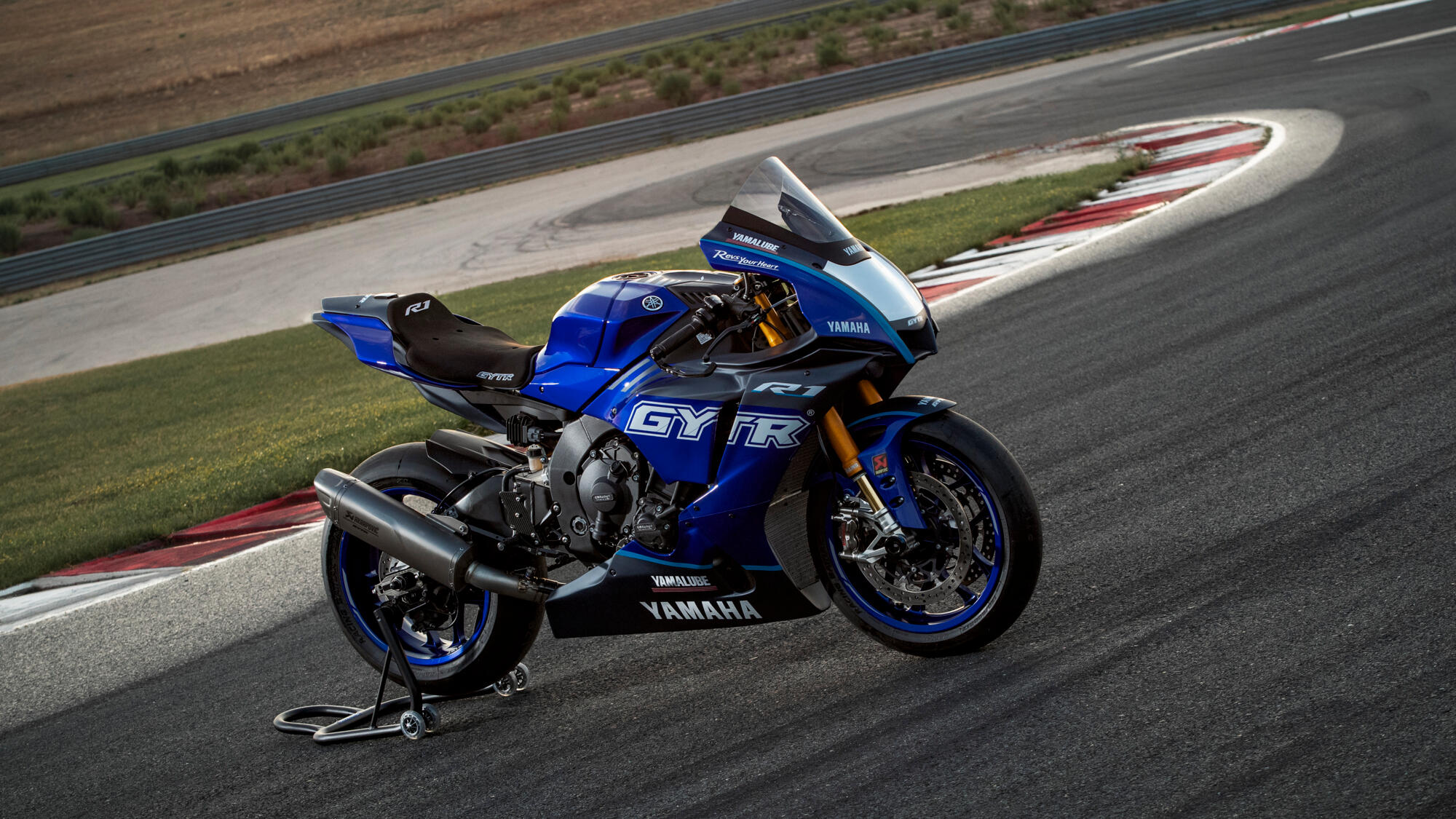 2023-Yamaha-YZF1000R1GYTR-EU-Detail-010-03